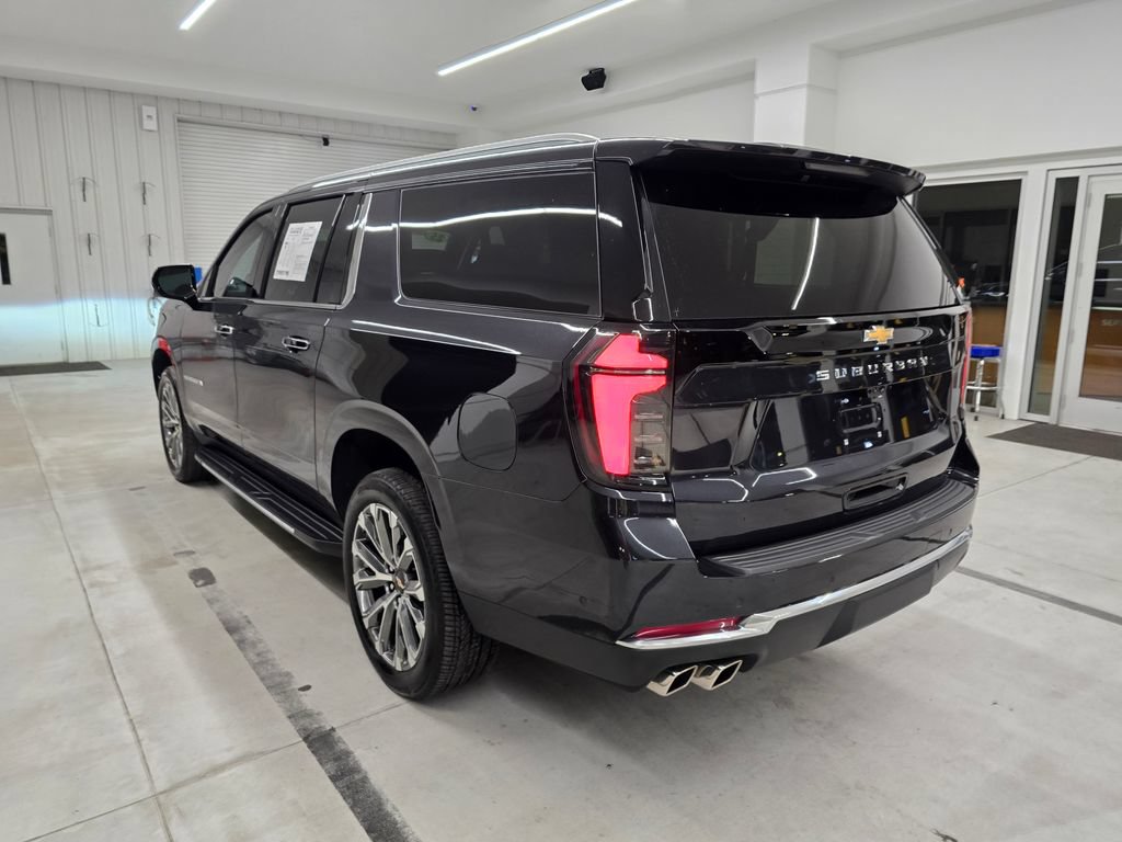Used 2025 Chevrolet Suburban High Country RWD image 4