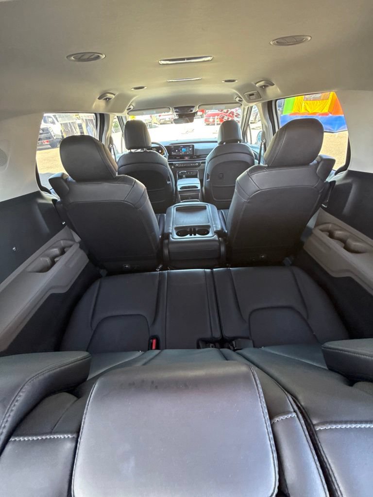 Used 2025 Kia Carnival FWD image 15