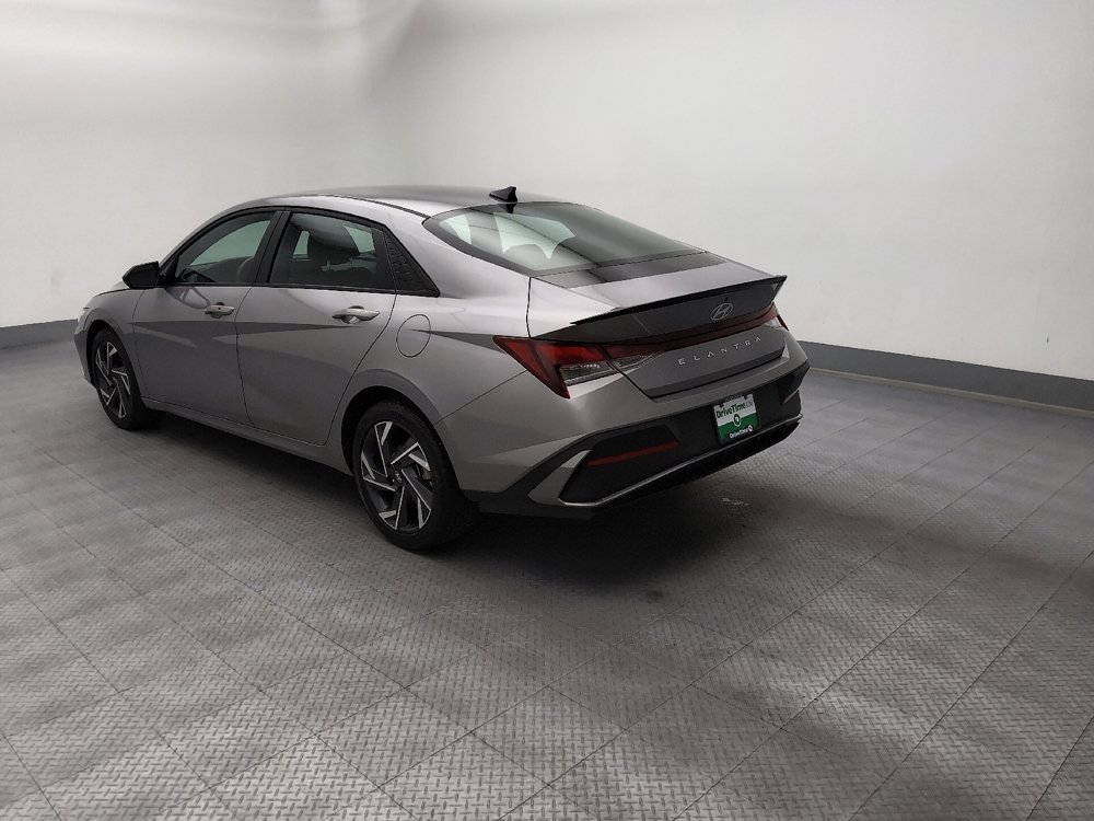 Used 2025 Hyundai Elantra Sport FWD image 5