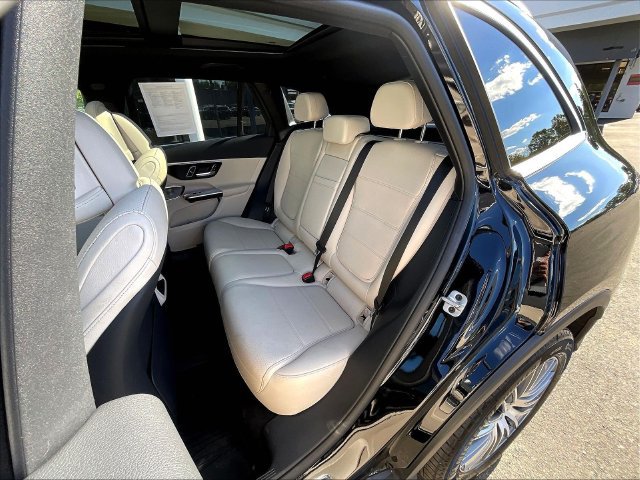 Used 2026 Mercedes-Benz GLC 300 4MATIC image 24