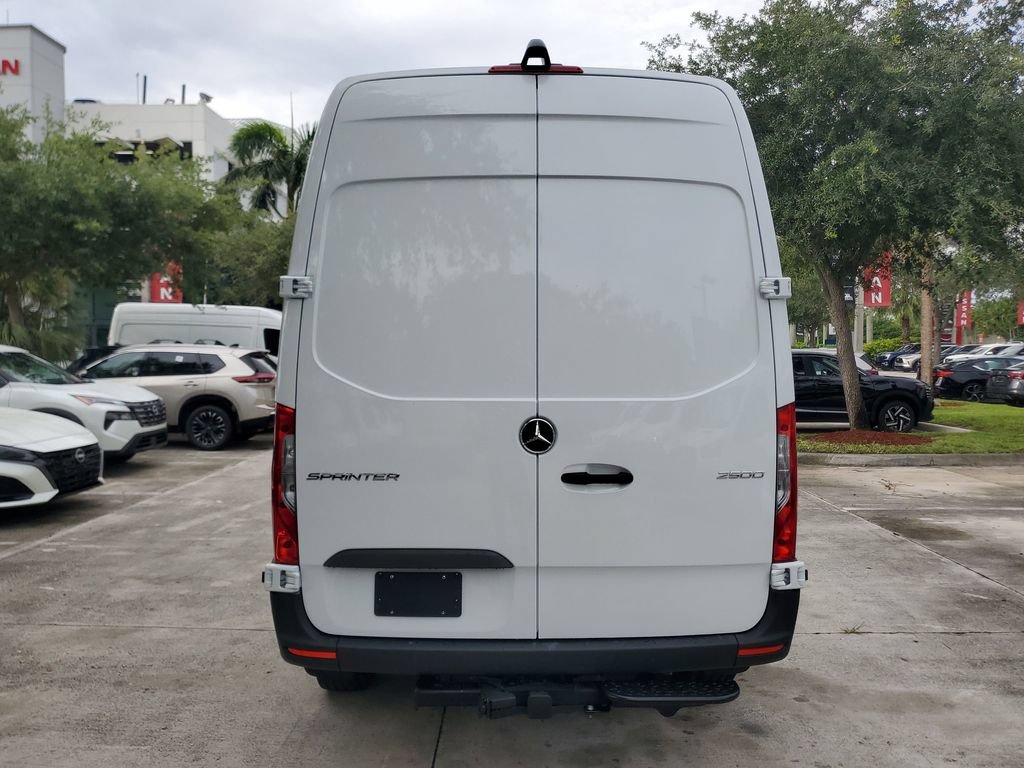 Used 2025 Mercedes-Benz Sprinter 2500 image 5