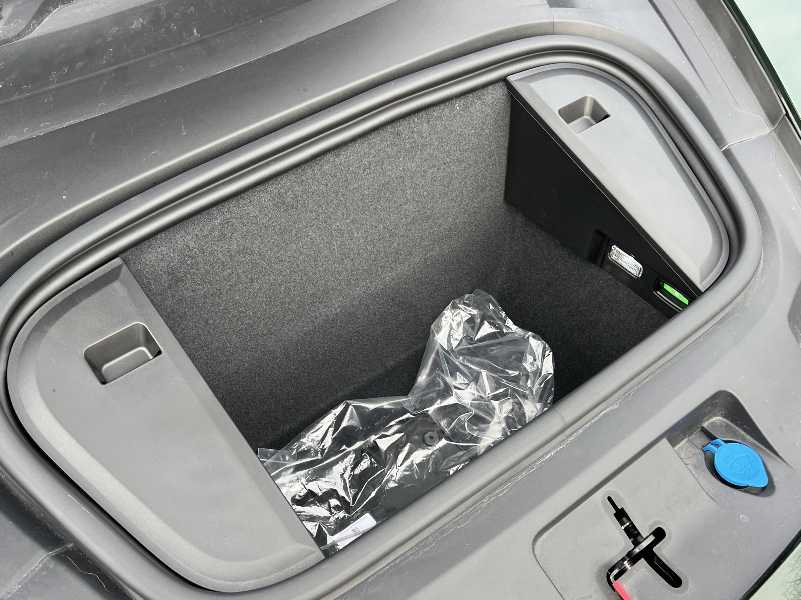 Certified 2025 Porsche Taycan image 34