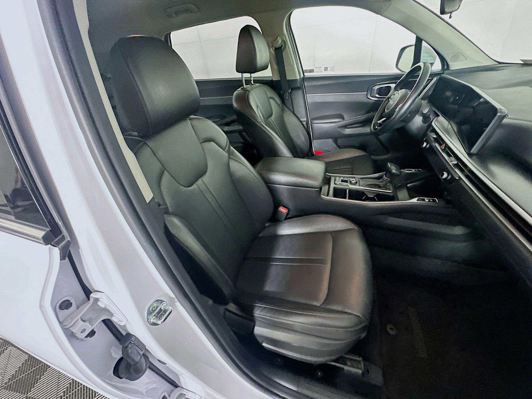 Used 2024 Kia Sorento S image 32