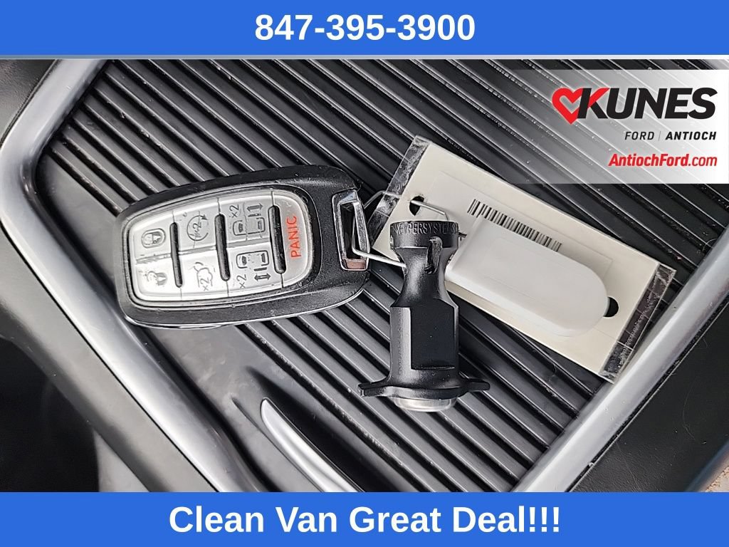 Used 2022 Chrysler Pacifica Touring-L w/ Uconnect Theater Family Group FWD image 54