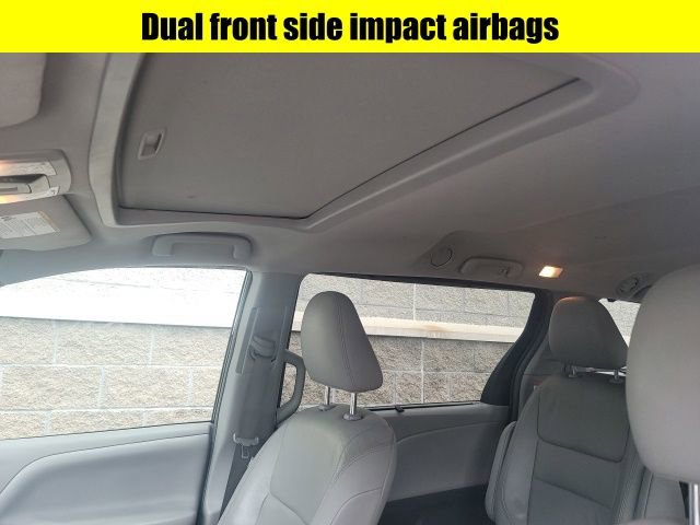 Used 2015 Toyota Sienna XLE w/ XLE Navigation Package image 12