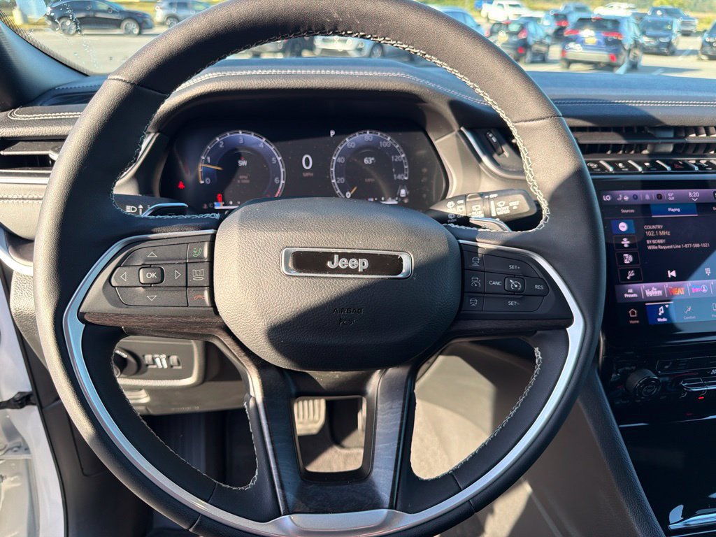 Used 2025 Jeep Grand Cherokee Limited AWD/4WD image 23