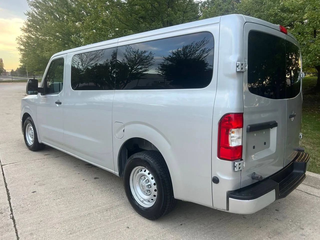 Used 2019 Nissan NV 3500 S image 4