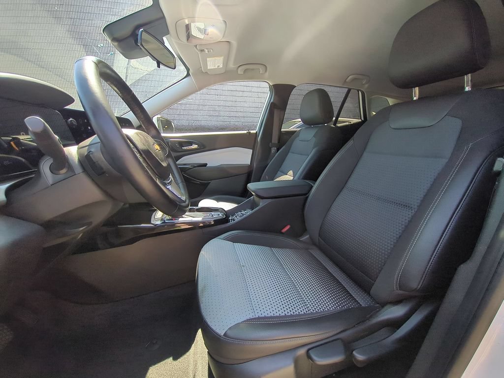 Used 2025 Chevrolet Trax LT w/ LT Convenience Package FWD image 24