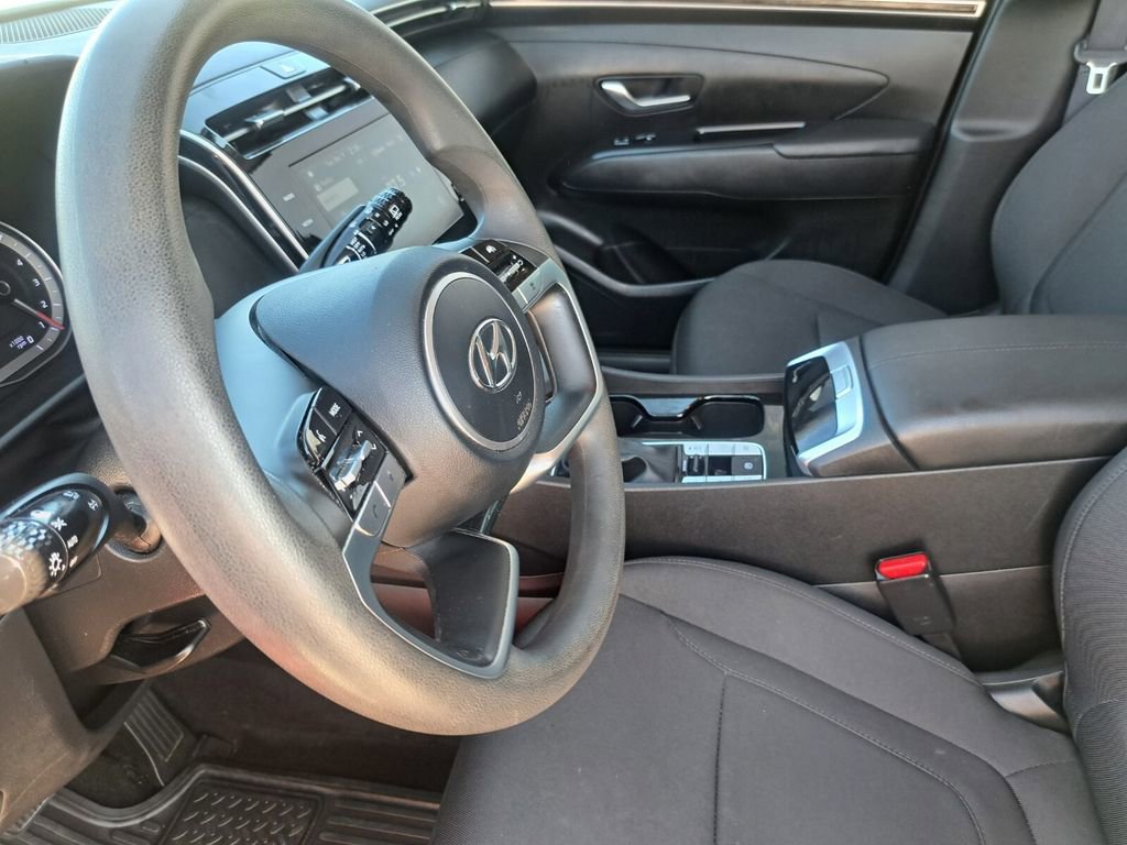 Used 2023 Hyundai Tucson SE image 17