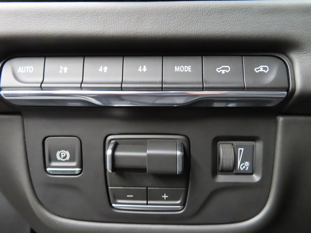Used 2026 Cadillac Escalade Platinum Sport w/ LPO, Floor Liner Package AWD/4WD image 47