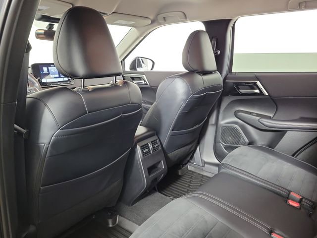 Used 2024 Mitsubishi Outlander SE image 11