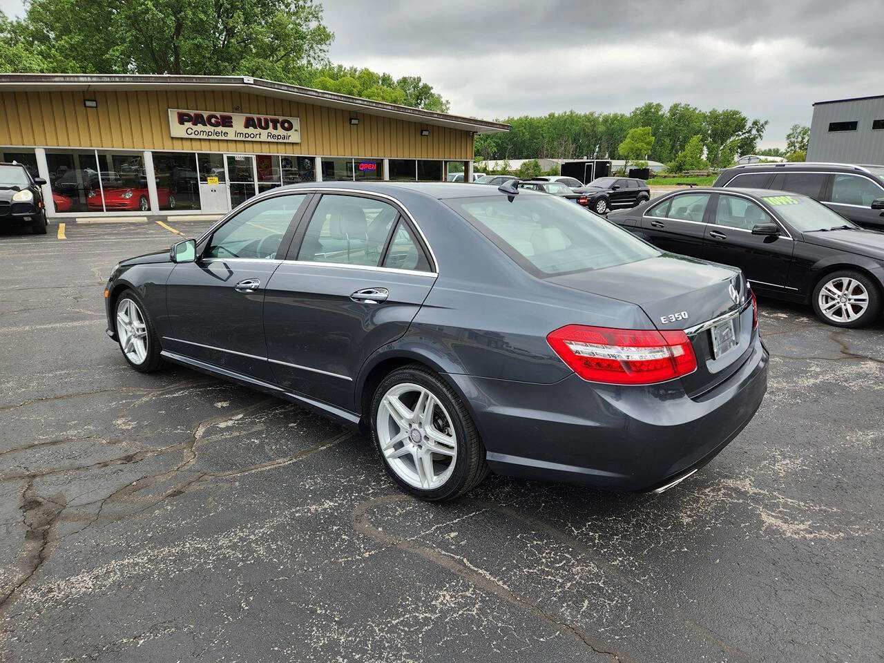 Used 2013 Mercedes-Benz E 350 4MATIC Sedan image 3