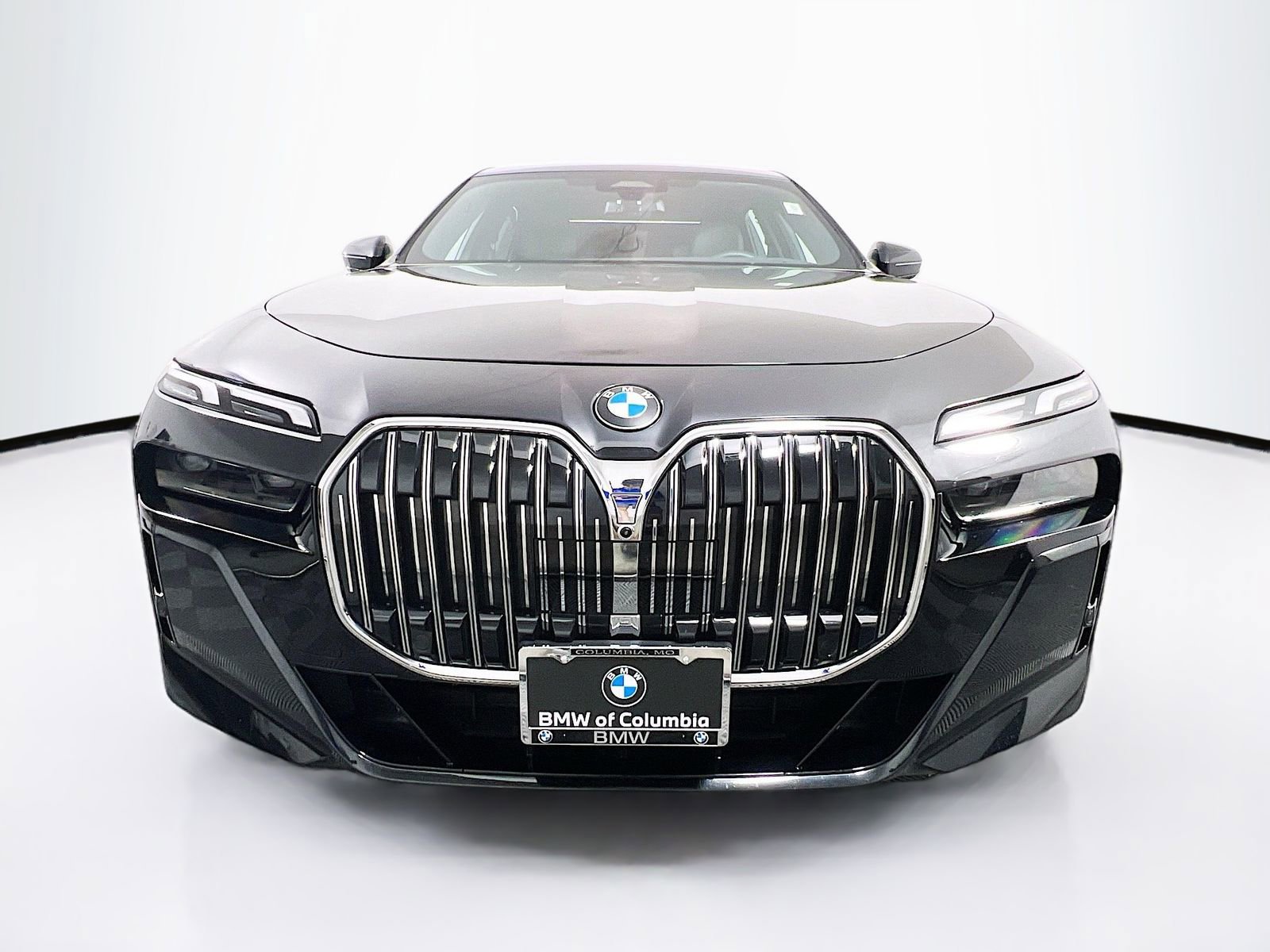 Used 2025 BMW 740i xDrive image 2