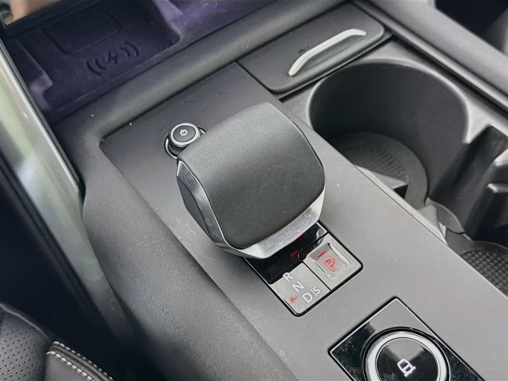 Certified 2025 Land Rover Discovery S AWD/4WD image 17