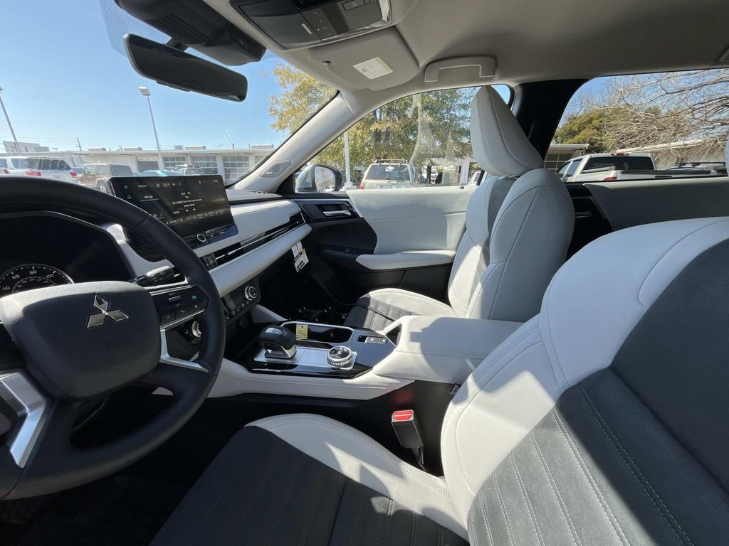 New 2026 Mitsubishi Outlander SE image 9