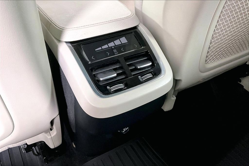 Used 2017 Volvo XC90 T6 Momentum w/ Vision Package image 36