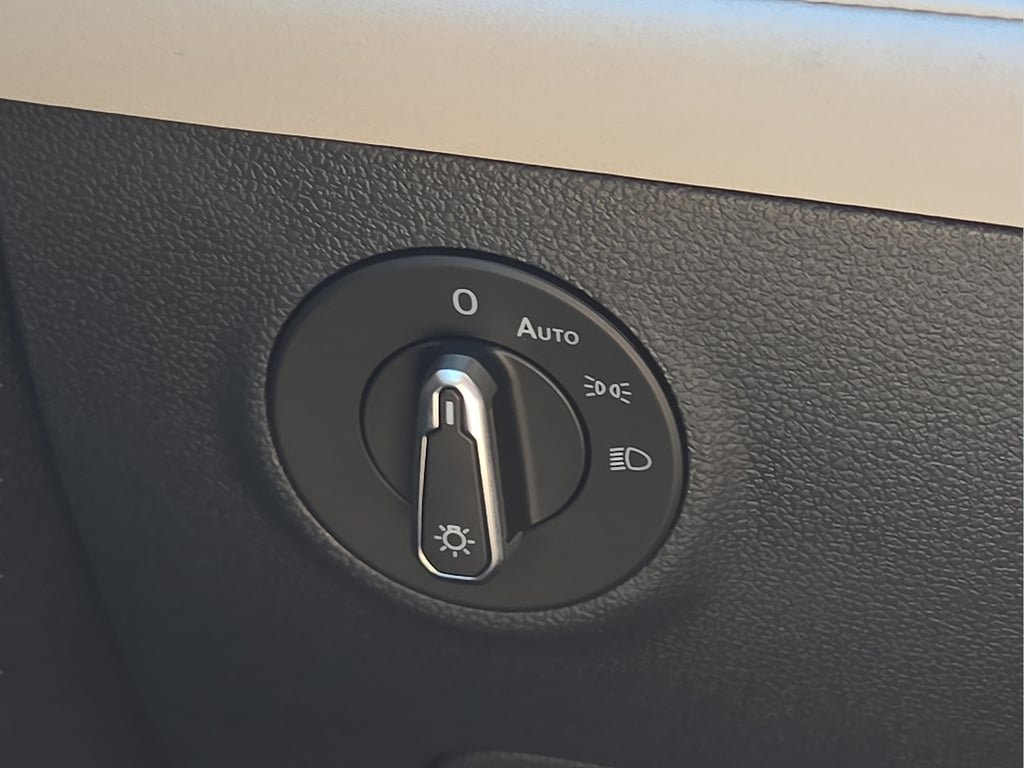 New 2026 Volkswagen Taos SE FWD image 21
