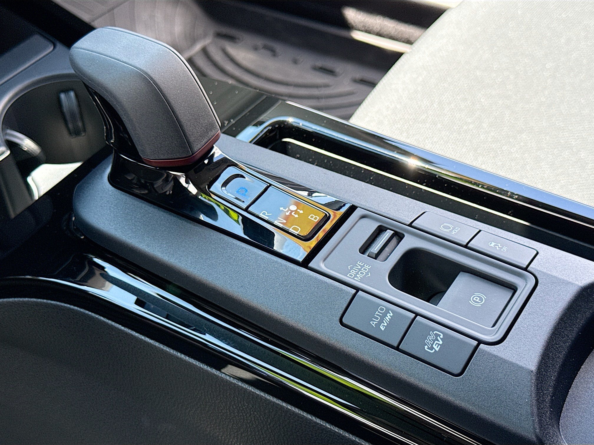 Used 2026 Toyota Prius Plug-In Hybrid FWD image 12