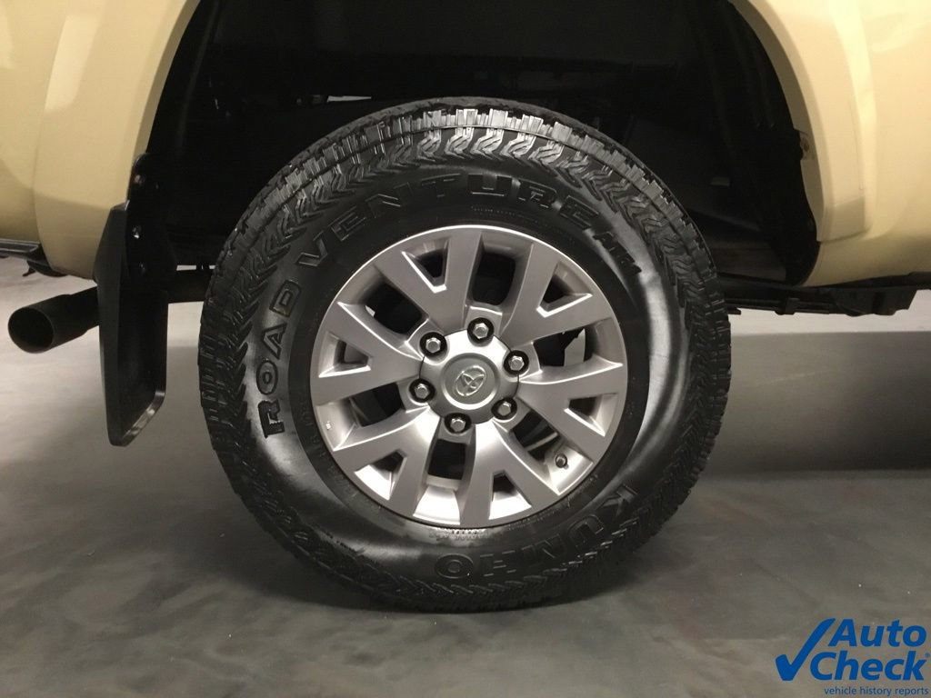 Used 2016 Toyota Tacoma SR5 w/ SR5 Appearance Package (SN) AWD/4WD image 23