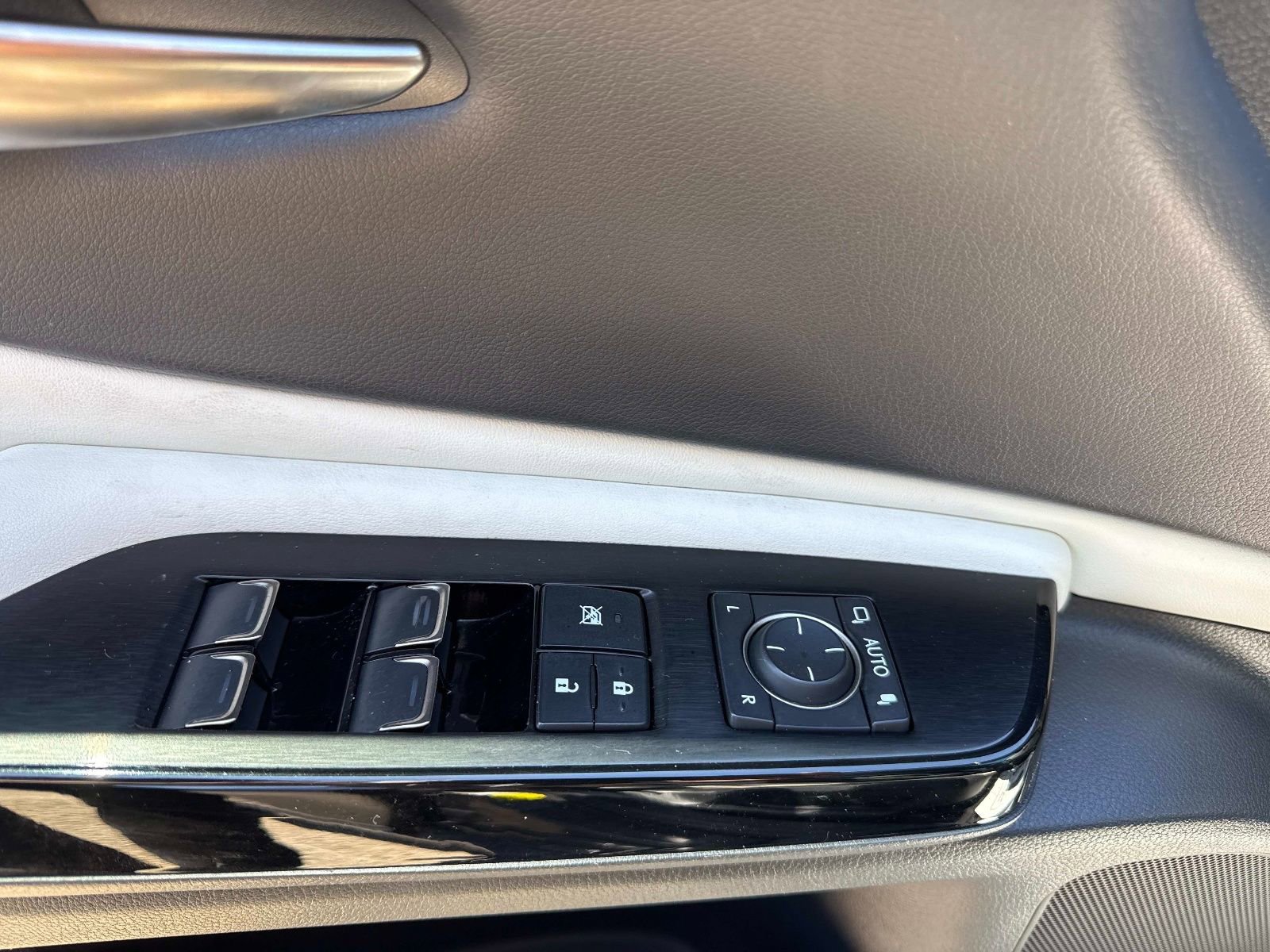 Used 2024 Lexus ES 350 F Sport w/ Accessory Package (Z2) FWD image 19