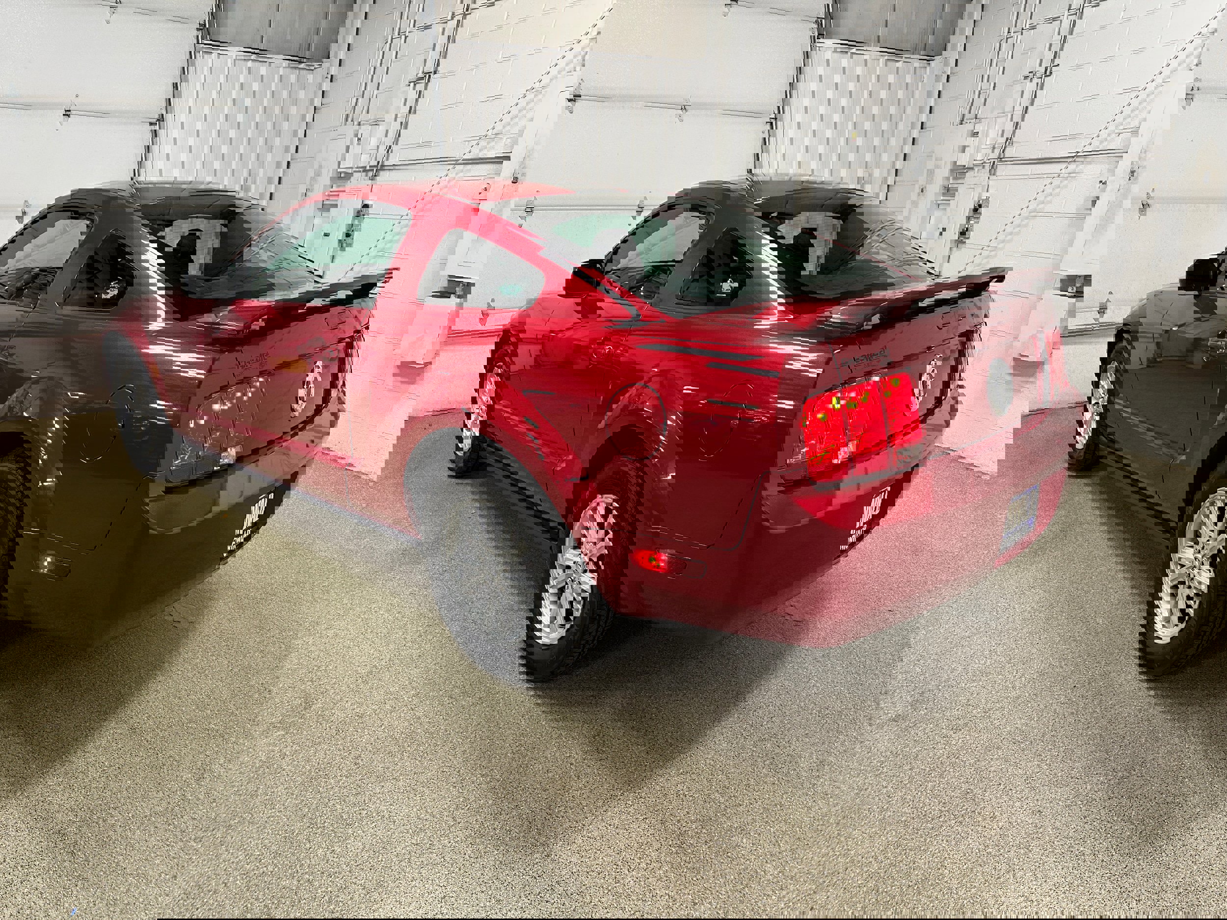 Used 2005 Ford Mustang Deluxe image 6