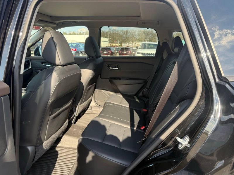 Used 2022 Nissan Rogue SV w/ SV Premium Package image 13