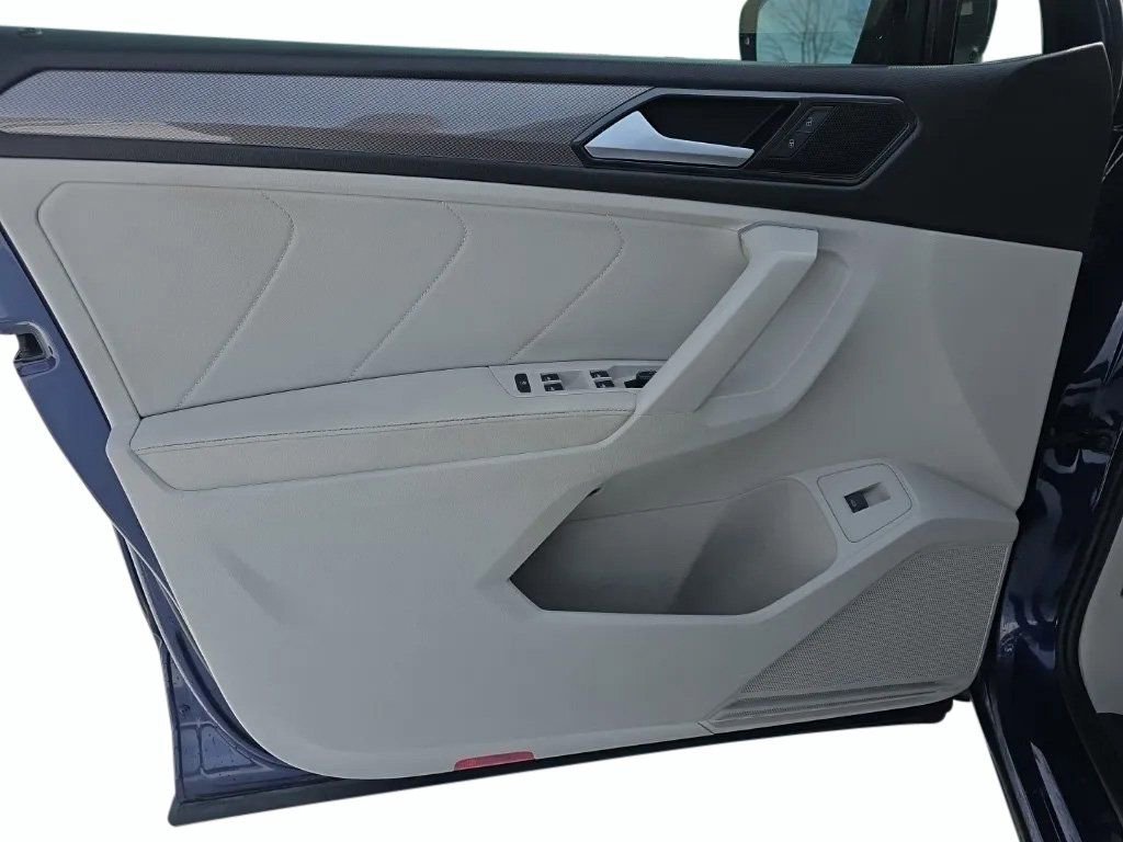 Used 2022 Volkswagen Tiguan SE AWD/4WD image 11