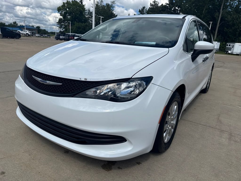 Used 2018 Chrysler Pacifica L FWD image 2