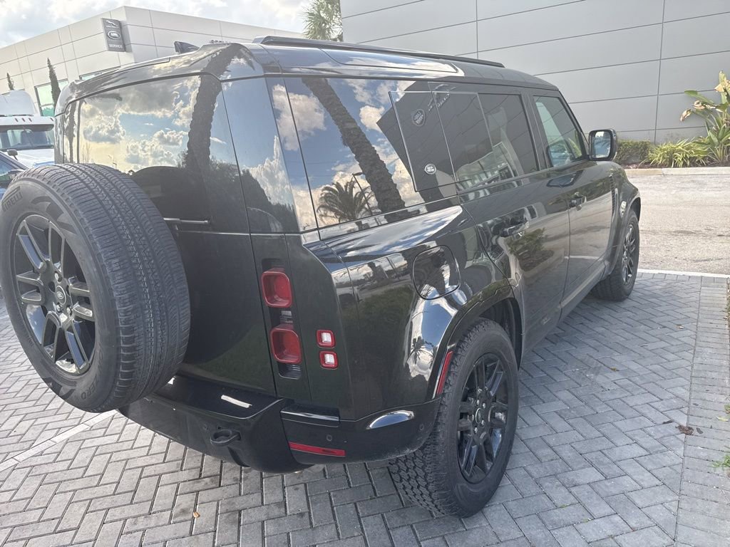 Used 2024 Land Rover Defender 110 X-Dynamic SE image 12