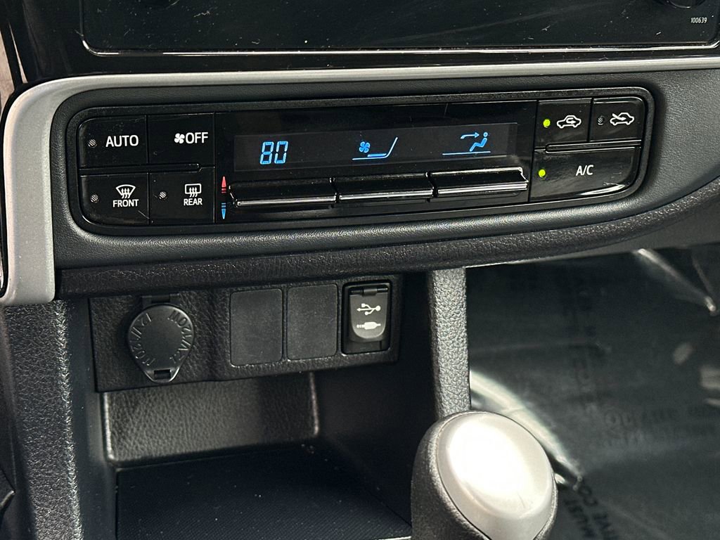 Used 2018 Toyota Corolla LE FWD image 25
