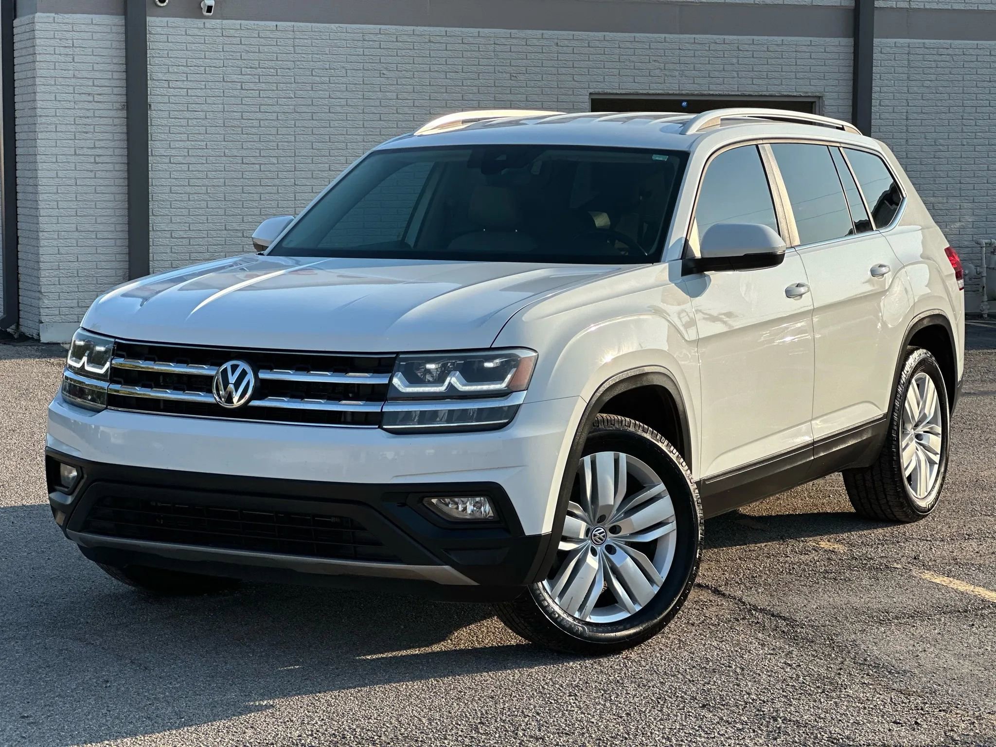 Used 2019 Volkswagen Atlas SE w/ Towing Package image 2