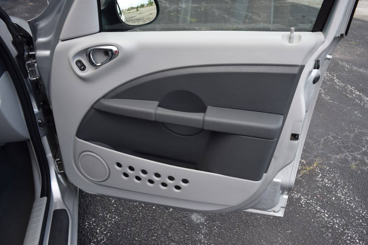 Used 2006 Chrysler PT Cruiser Touring FWD image 32