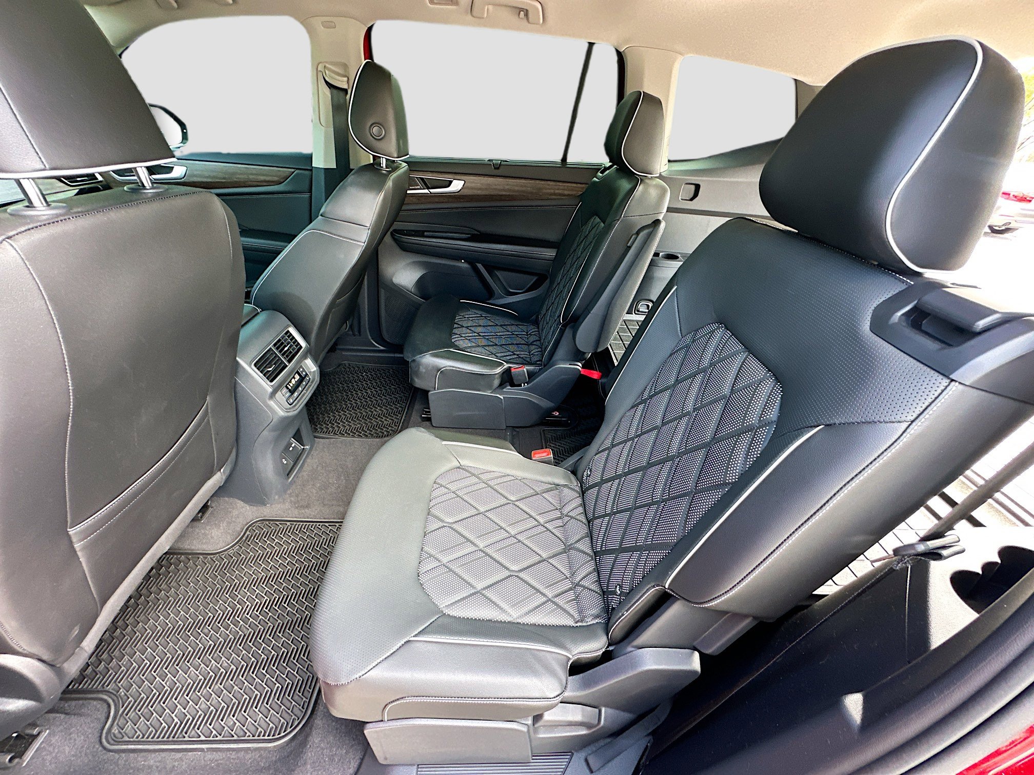 Used 2024 Volkswagen Atlas SEL Premium R-Line image 26