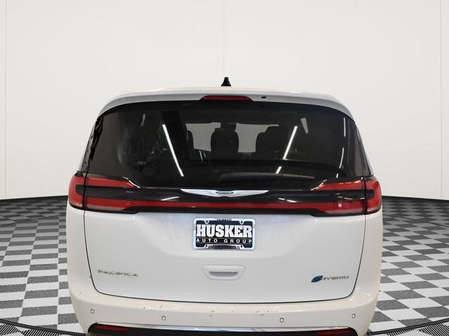 Used 2023 Chrysler Pacifica Touring-L image 11