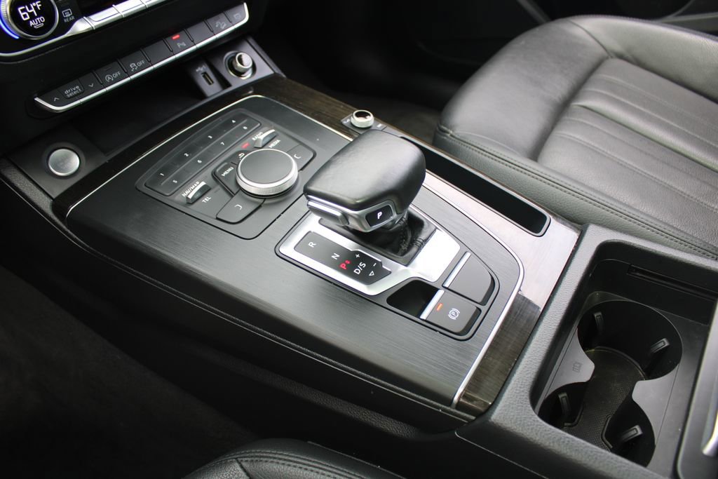 Used 2020 Audi Q5 2.0T Premium w/ Convenience Package AWD/4WD image 19