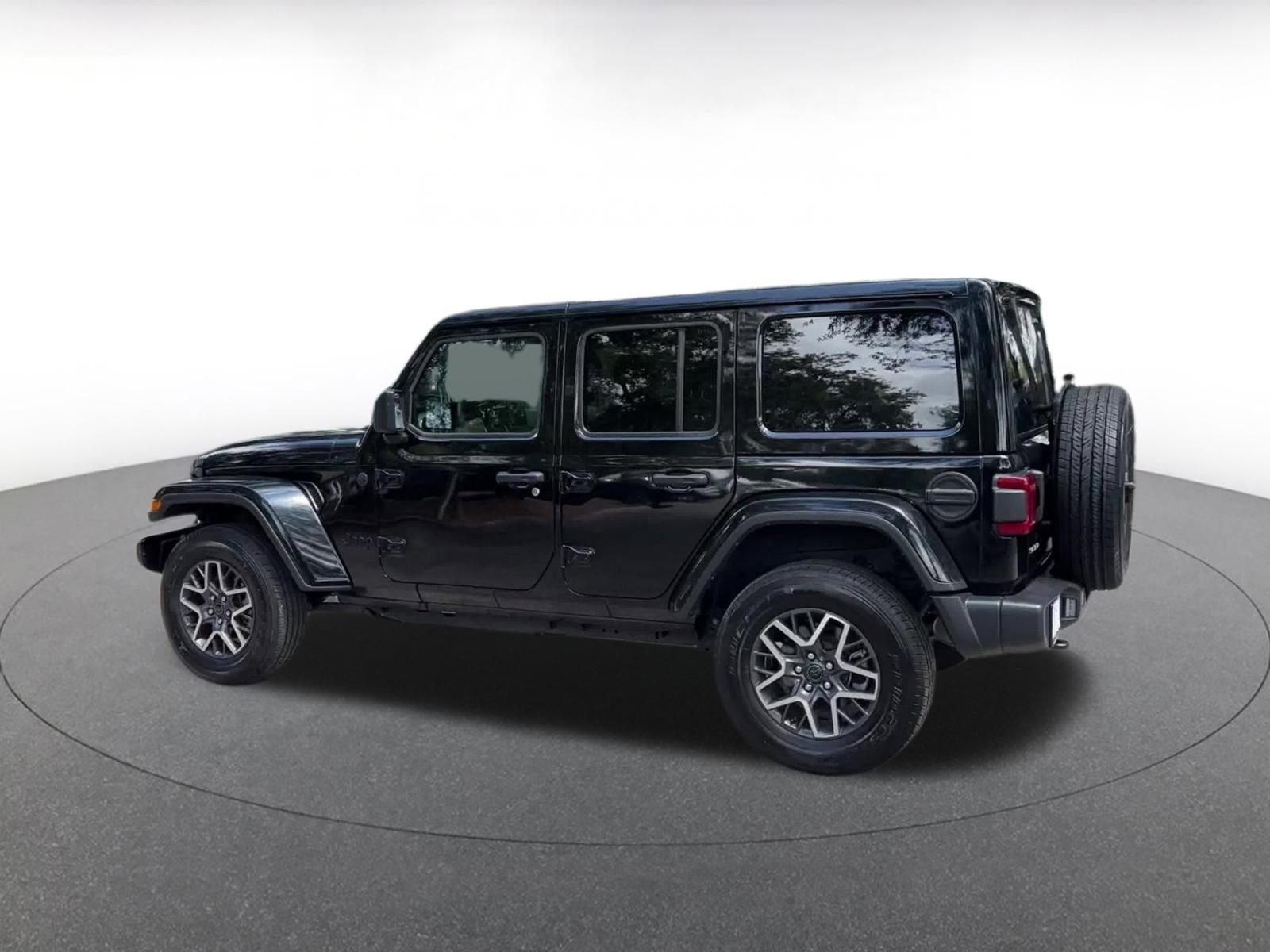 Used 2025 Jeep Wrangler Unlimited Sahara AWD/4WD image 10