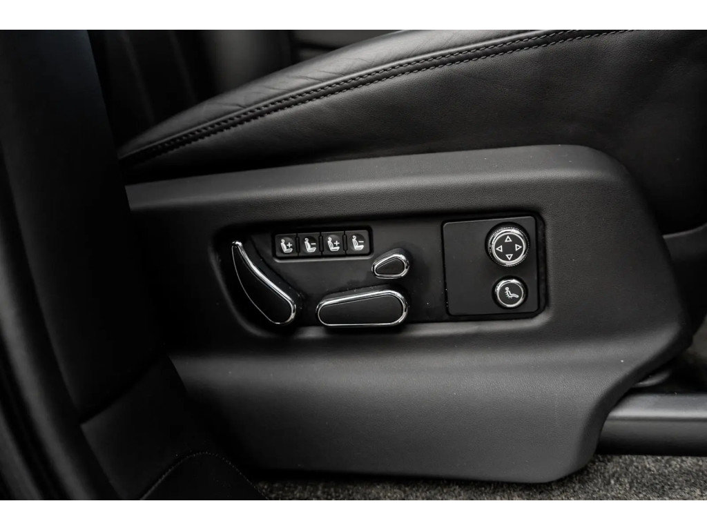 Used 2022 Bentley Bentayga image 44
