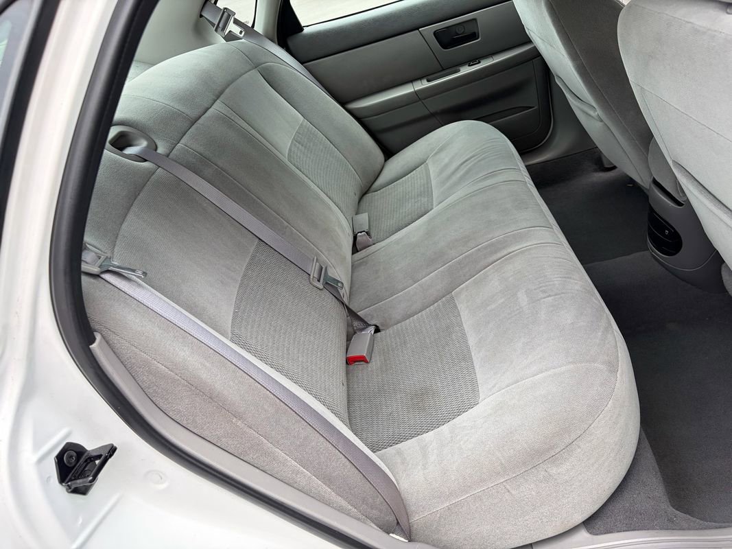 Used 2005 Ford Taurus SE FWD image 14