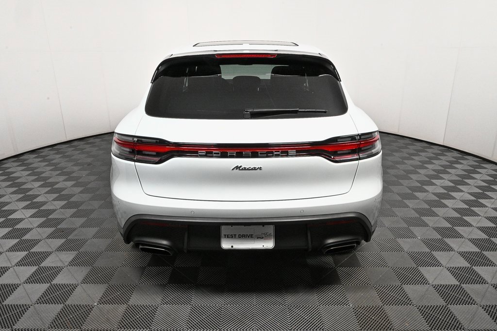 Used 2025 Porsche Macan image 31