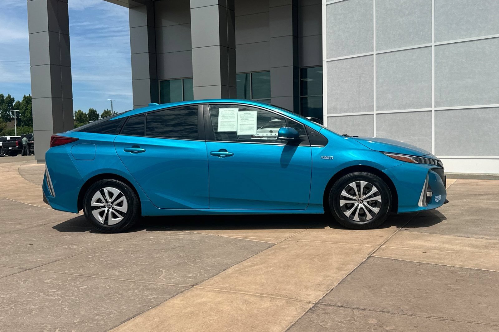 Certified 2021 Toyota Prius Prime Limited w/ Carpet Mat Package (TMS) FWD image 3