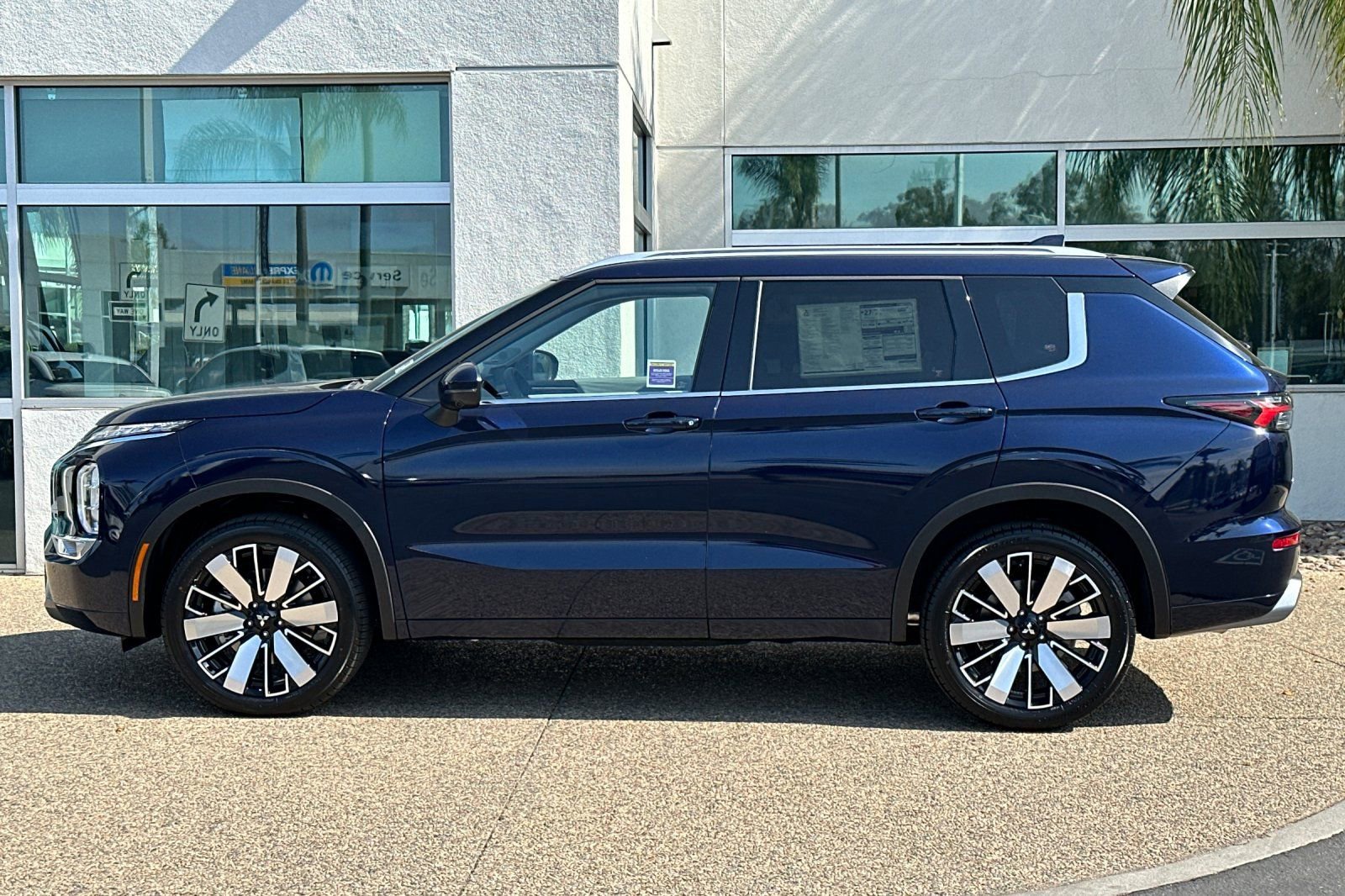 New 2025 Mitsubishi Outlander SEL image 7