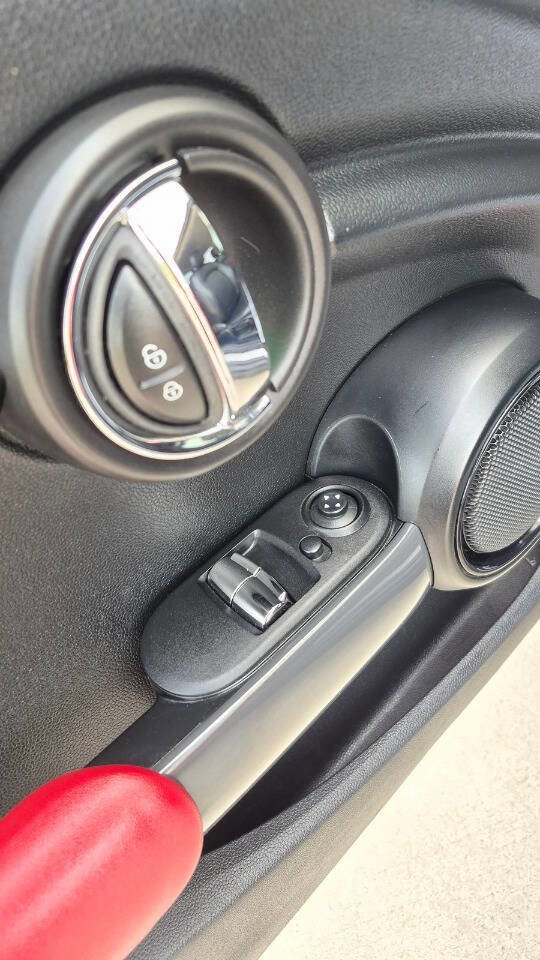 Used 2014 MINI Cooper 2-Door Hardtop image 34