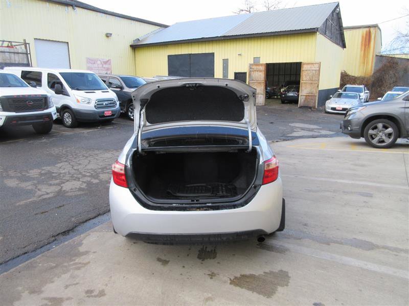 Used 2018 Toyota Corolla LE image 5