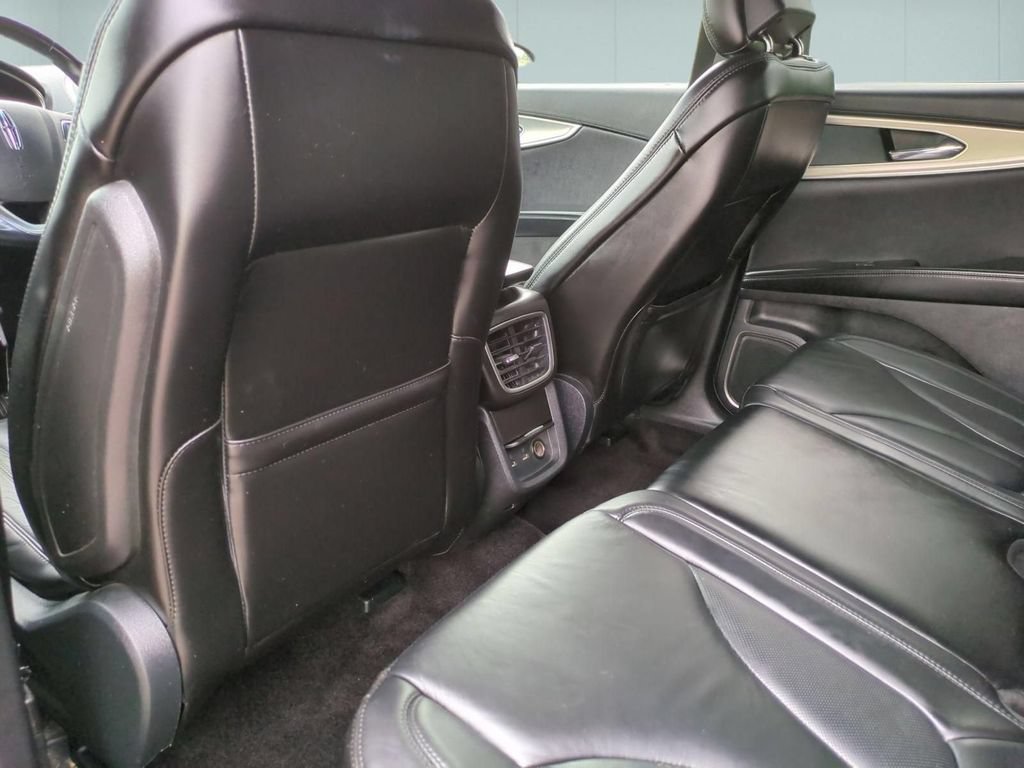 Used 2017 Lincoln MKX Select FWD image 26