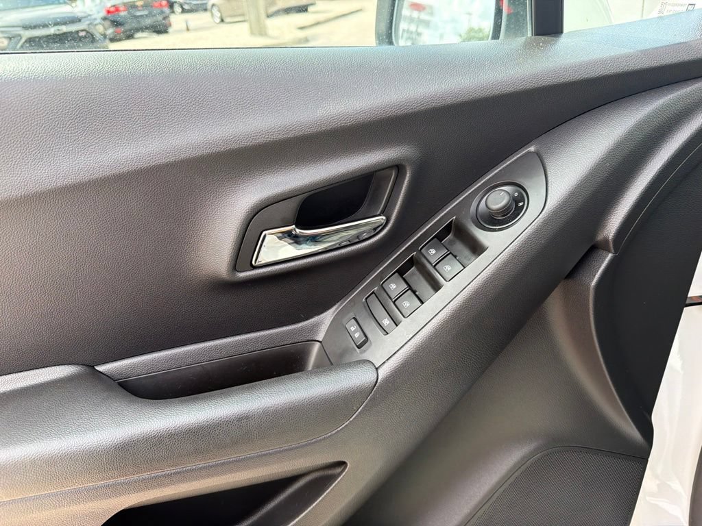 Used 2022 Chevrolet Trax LS w/ Tint and Cruise Package FWD image 13