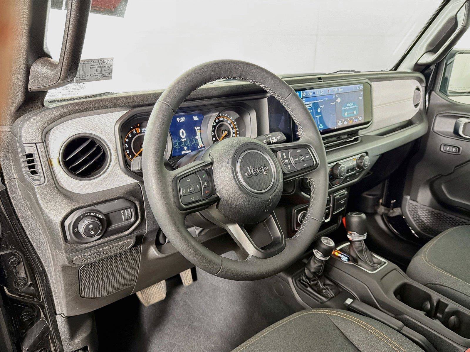 Used 2025 Jeep Gladiator Sport AWD/4WD image 16