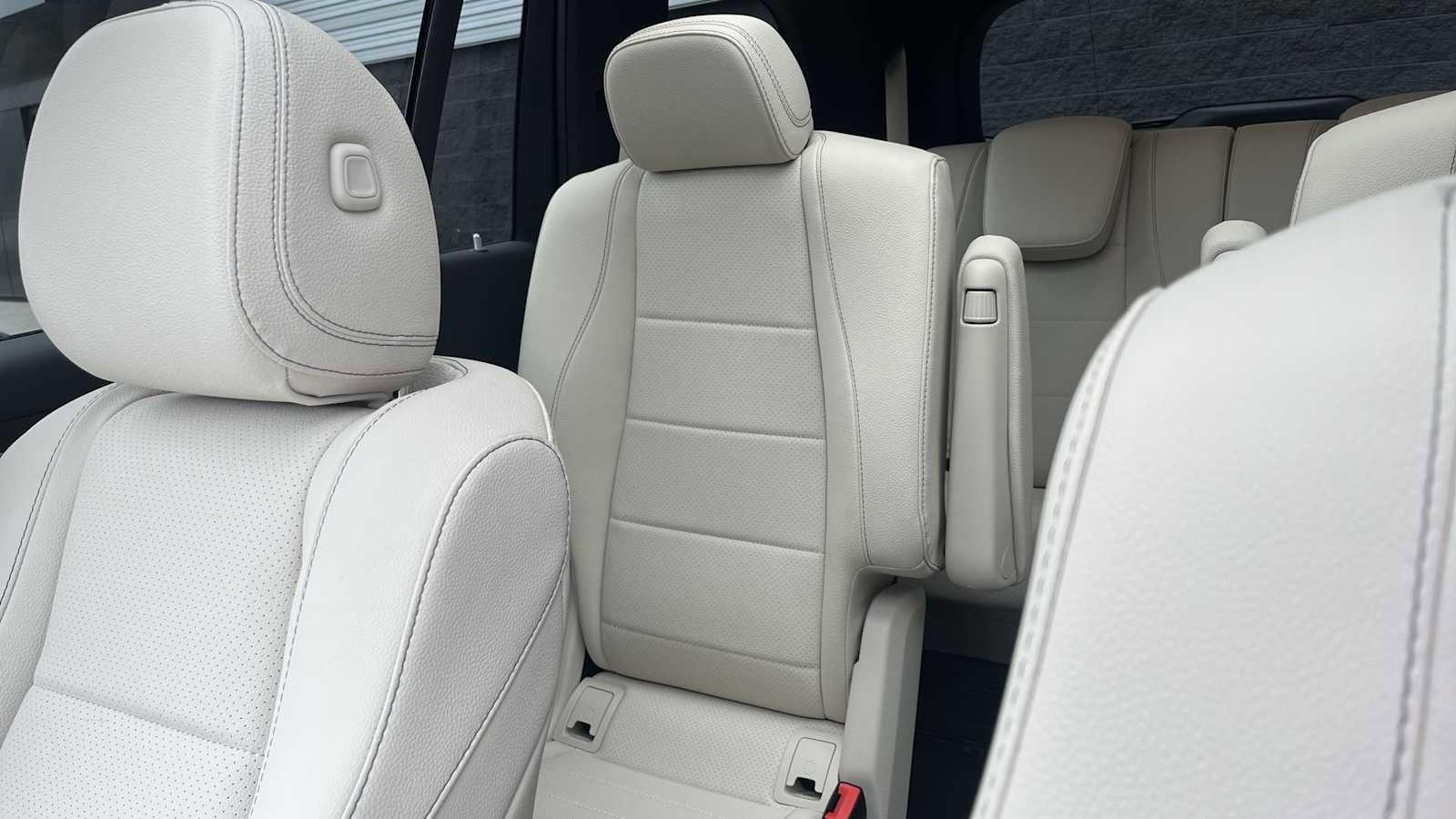 Certified 2025 Mercedes-Benz GLS 450 4MATIC image 34