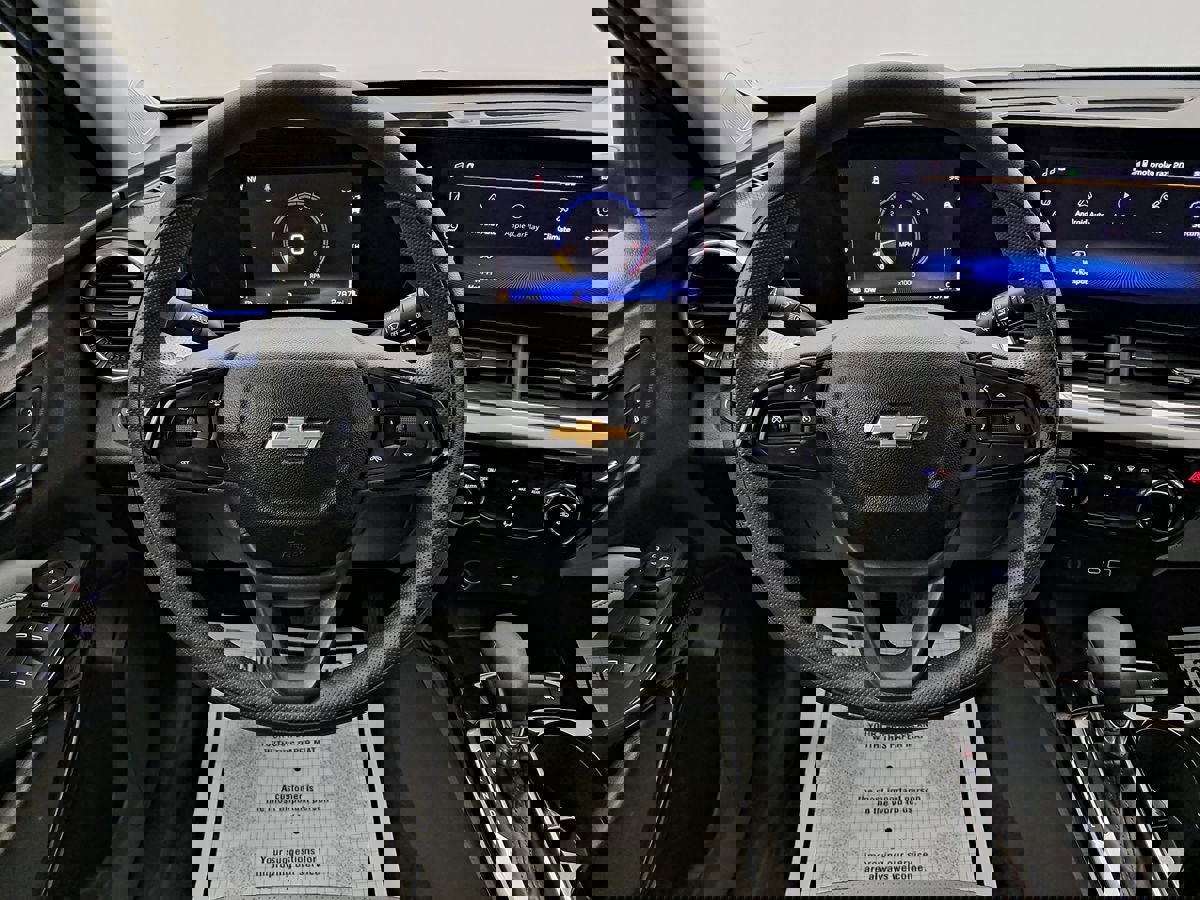 Used 2025 Chevrolet Trax LT image 8