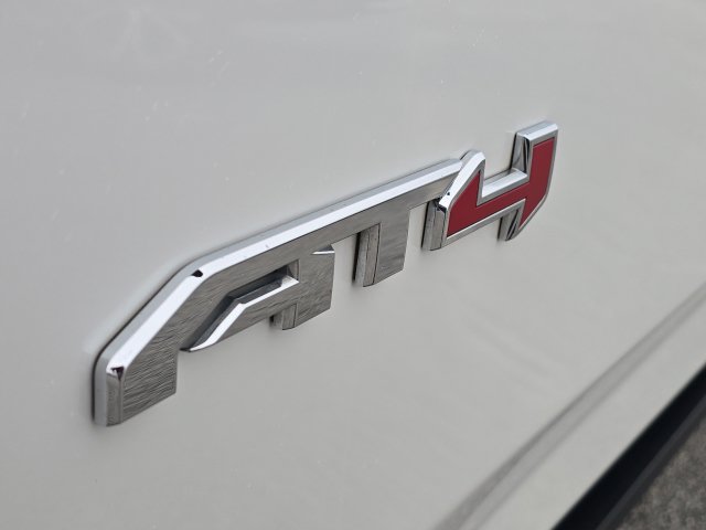 Used 2023 GMC Yukon XL AT4 w/ Technology Package AWD/4WD image 9