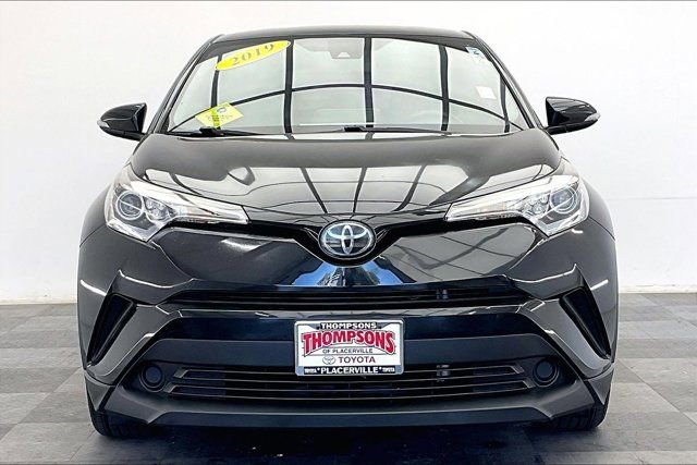 Used 2019 Toyota C-HR XLE FWD image 2
